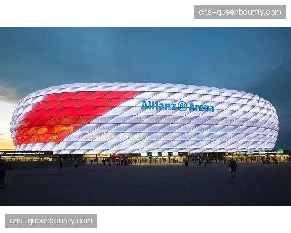 场外一刻：拜仁球迷在安联球场外悬挂tifo，致敬即将退休的战术板画师。